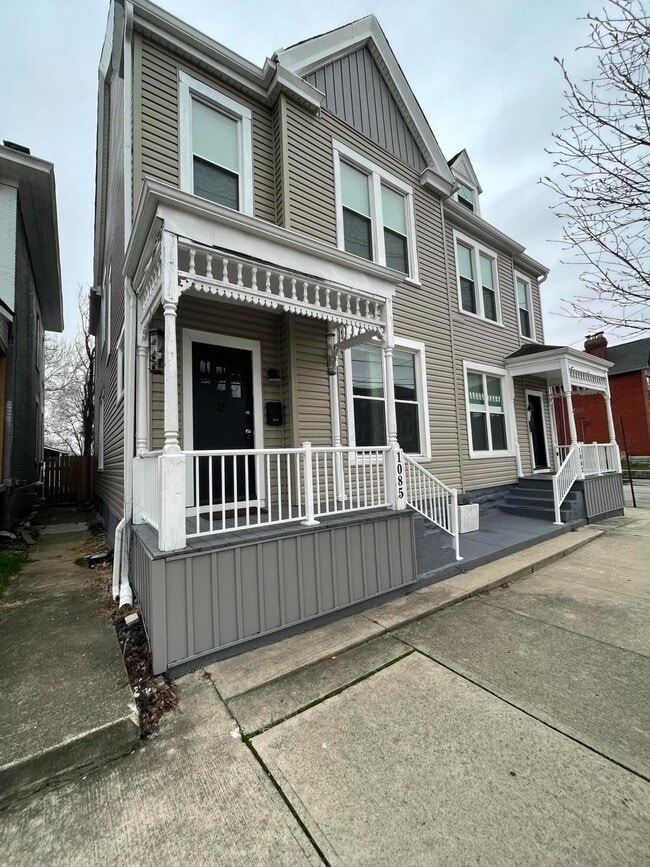 1085 E Long St in Columbus, OH - Foto de edificio - Building Photo