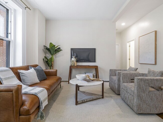 2A Wellington St, Unit 2 in Boston, MA - Building Photo - Building Photo
