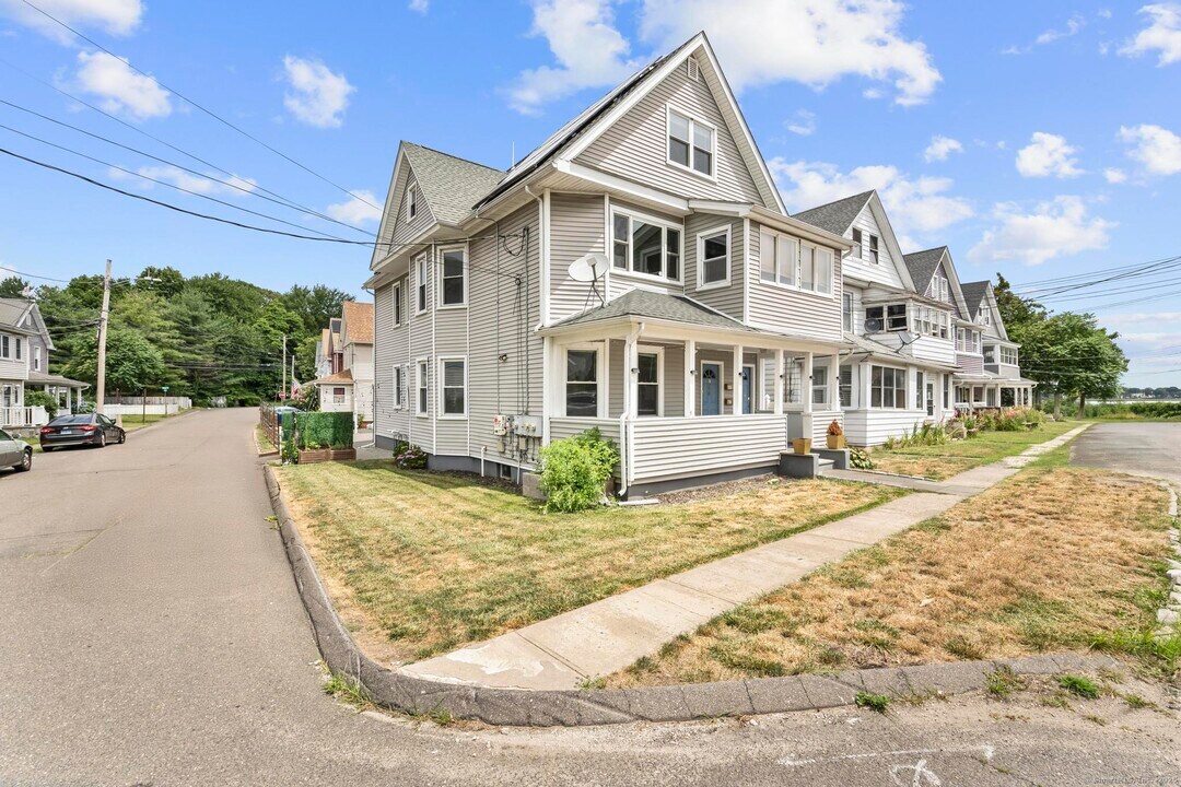 768 Stratford Ave in Stratford, CT - Foto de edificio