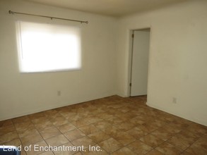 5315 10th Ct NW-Unit -#B in Albuquerque, NM - Building Photo - Building Photo