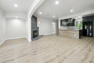 8835 Paso Robles Ave in Northridge, CA - Building Photo - Building Photo