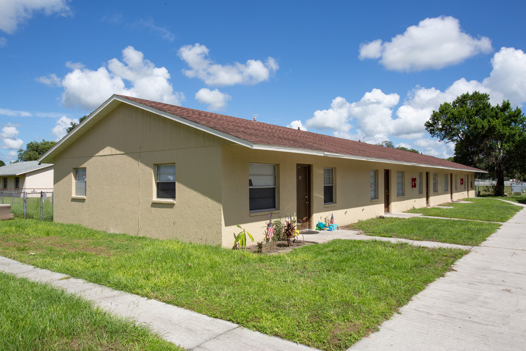 38937 North Ave in Zephyrhills, FL - Foto de edificio