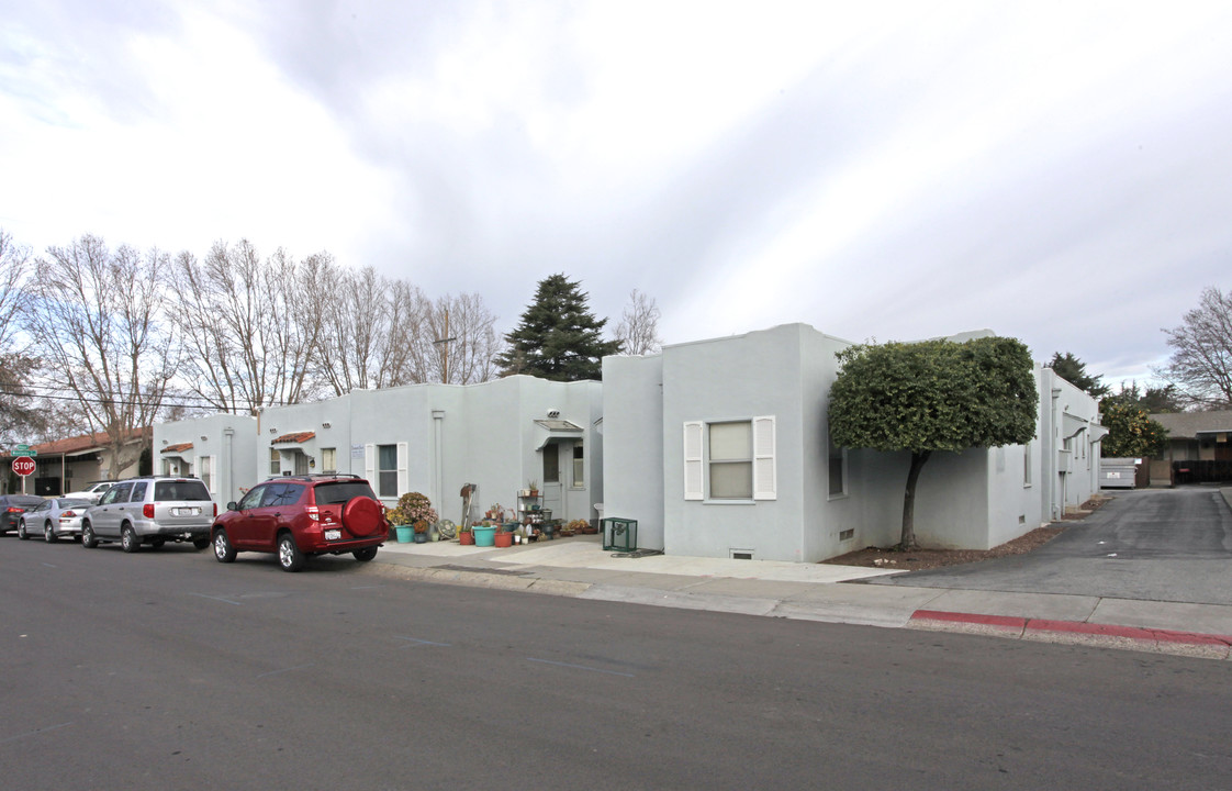 Granada Court in Hollister, CA - Building Photo