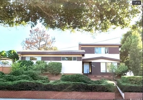 6901 Sunkist Dr, Unit Downstairs in Oakland, CA - Building Photo