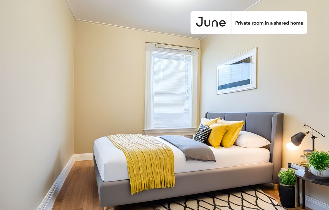 Private bedroom in 4 bed/1 bath Home in Boston, MA - Building Photo