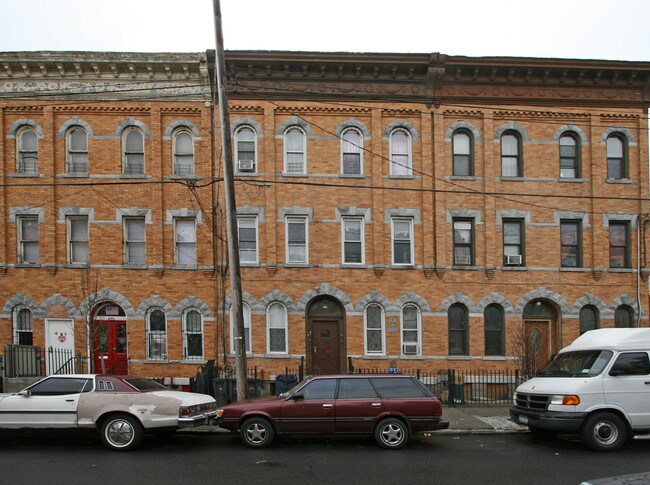 202 Starr St in Brooklyn, NY - Building Photo - Building Photo