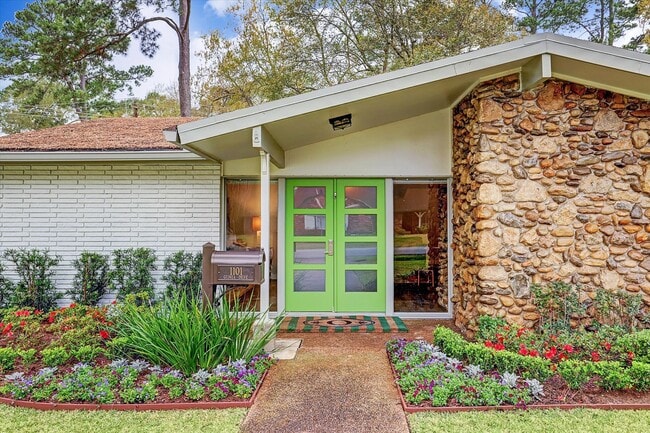 property at 1101 Guinea Dr