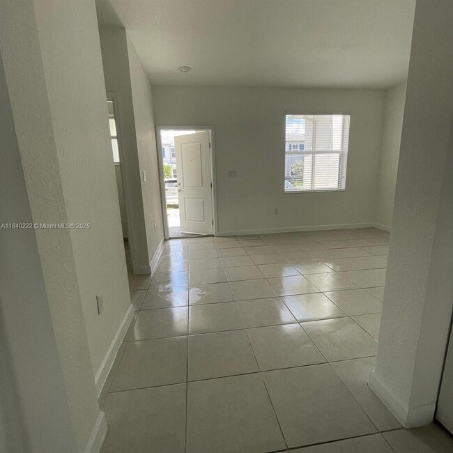 2693 SE 19th St in Homestead, FL - Building Photo - Building Photo