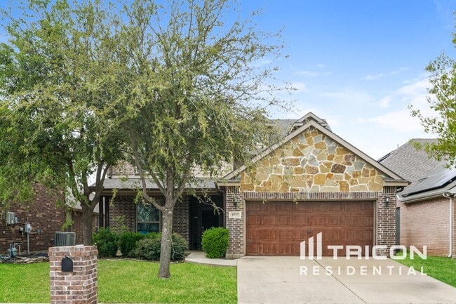 8757 Royalwood Dr