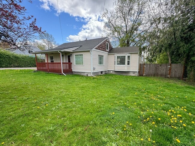 7008 SW Pine St in Tigard, OR - Building Photo - Building Photo