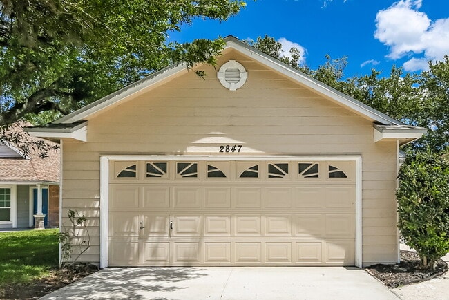 2847 Lantana Lakes Dr W