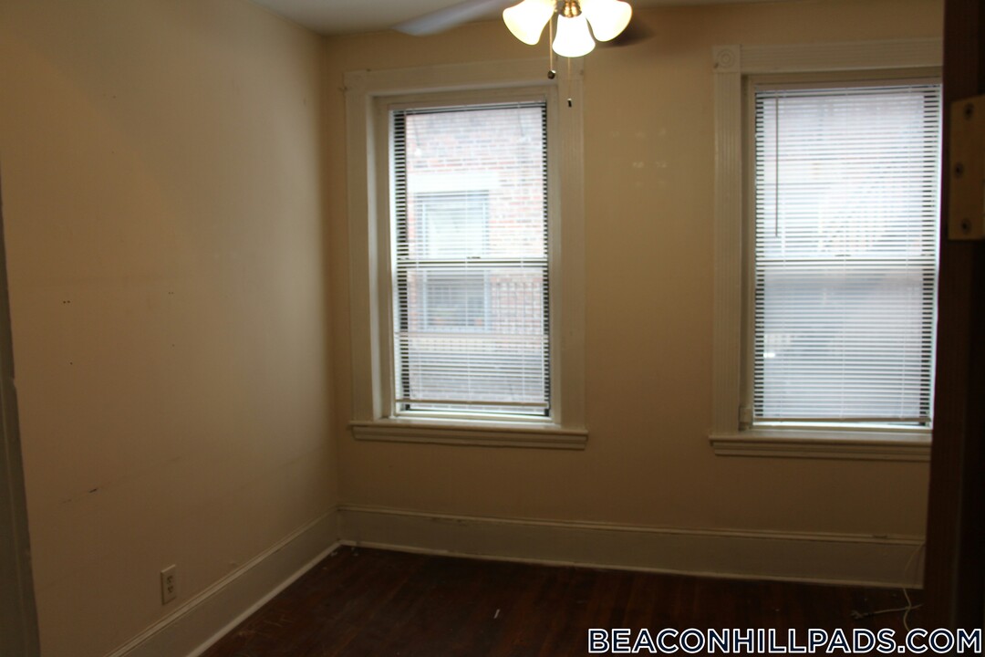 9 Myrtle St in Boston, MA - Building Photo