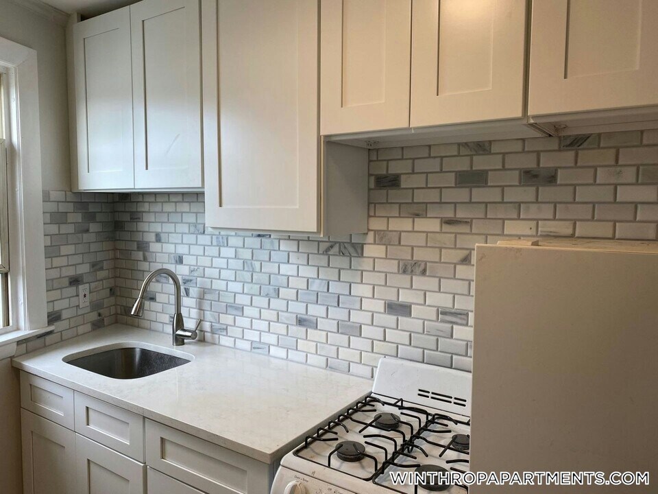 90 Winthrop Shore Dr in Winthrop, MA - Building Photo