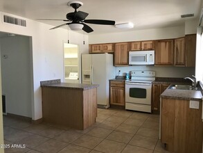 6121 N 31st Ave in Phoenix, AZ - Foto de edificio - Building Photo
