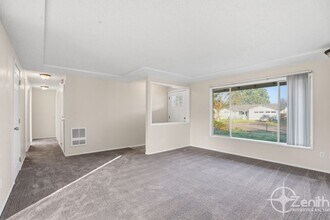 11907 NE 4th St in Vancouver, WA - Building Photo - Building Photo