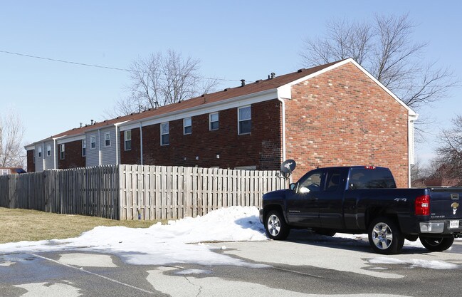 Weston Village Apartments in Greenfield, IN - Foto de edificio - Building Photo