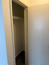 Sherman Way Apartments in Van Nuys, CA - Foto de edificio - Building Photo