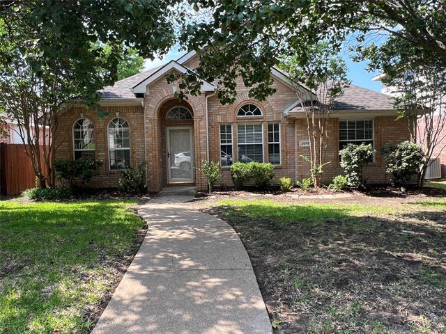 2075 Garden Crest Dr in Rockwall, TX - Building Photo