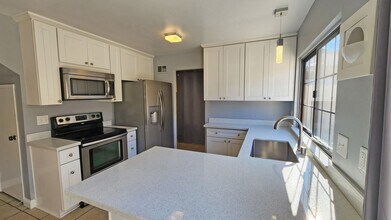 422 Florin Rd in Sacramento, CA - Building Photo - Building Photo