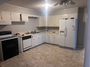 2206 Glen Iris Rd NW in Huntsville, AL - Building Photo - Building Photo