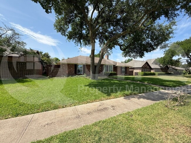 33 Highland Pl in Richardson, TX - Building Photo - Building Photo