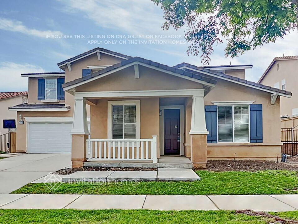 3813 Holly Springs Dr in Corona, CA - Building Photo