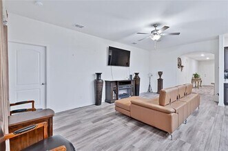 119 Bluebonnet Dr in Sanger, TX - Building Photo - Building Photo