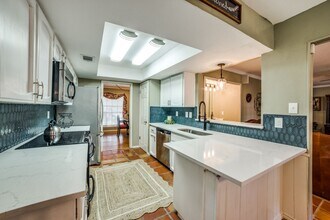 2910 Bee Cave St in San Antonio, TX - Building Photo - Building Photo