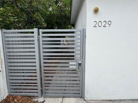 2029 Pierce St in Hollywood, FL - Building Photo