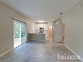 2035 Dutton Island Oaks Wy in Jacksonville, FL - Foto de edificio - Building Photo