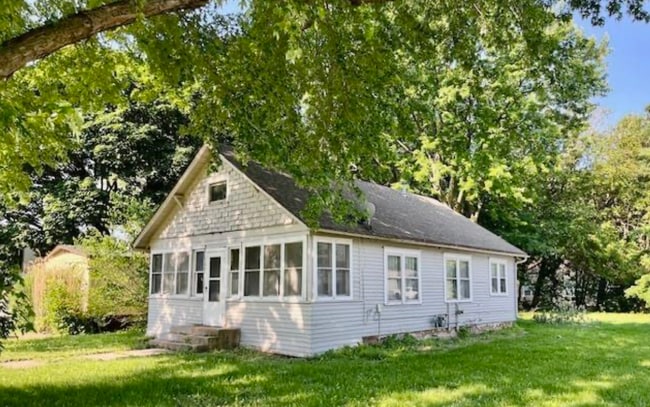 property at 122 Walnut St