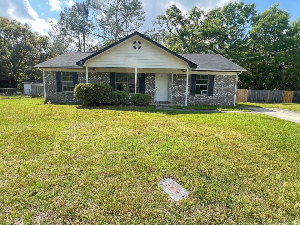 111 Bass Rd in Allenhurst, GA - Building Photo