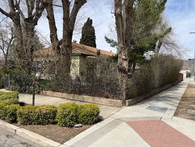 129 E St in Tehachapi, CA - Building Photo - Building Photo
