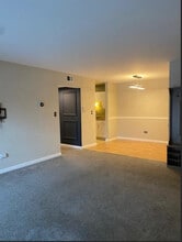 6174 Knoll Ln Ct in Willowbrook, IL - Foto de edificio - Building Photo