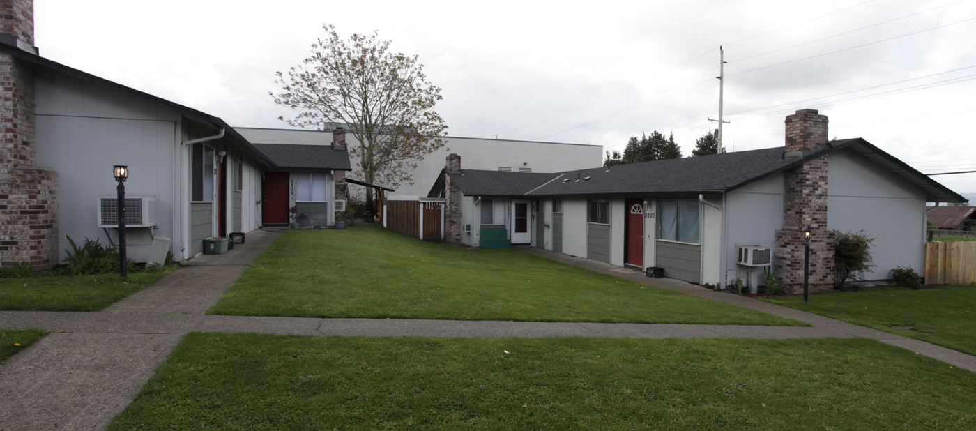 Twin Firs Apartments in Vancouver, WA - Building Photo