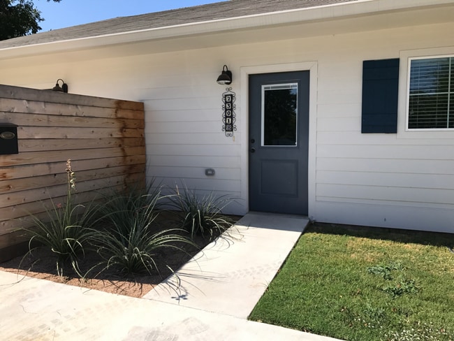 2610 Burnett Ave in Waco, TX - Foto de edificio - Building Photo