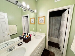 4236 Club Vista Dr in Palmdale, CA - Building Photo - Building Photo