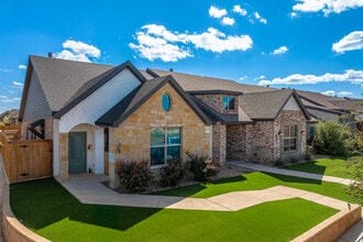 Hatton Place Townhomes in Lubbock, TX - Foto de edificio - Building Photo