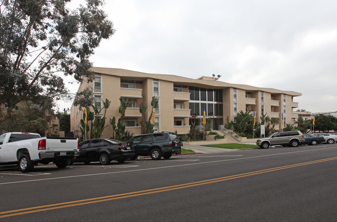 Franklin Loz Feliz Towers in Los Angeles, CA - Building Photo