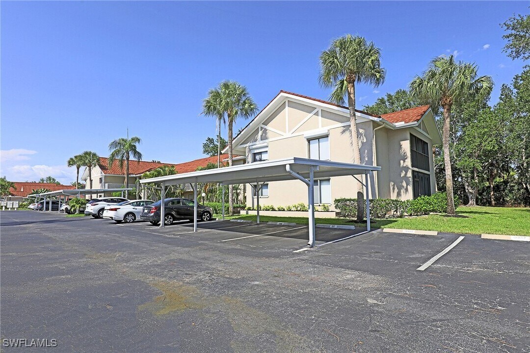 9627 Eaton Gardens Ln in Ft. Myers, FL - Building Photo