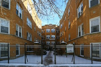 Chase-Paulina Apartments in Chicago, IL - Building Photo - Building Photo