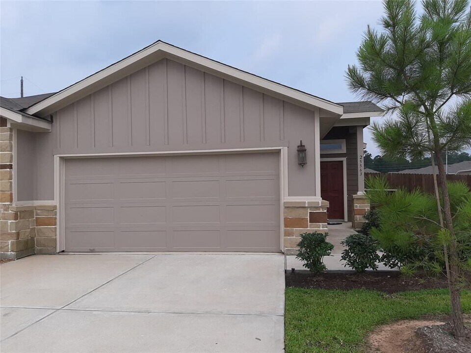 25563 Starling Ln in Magnolia, TX - Building Photo