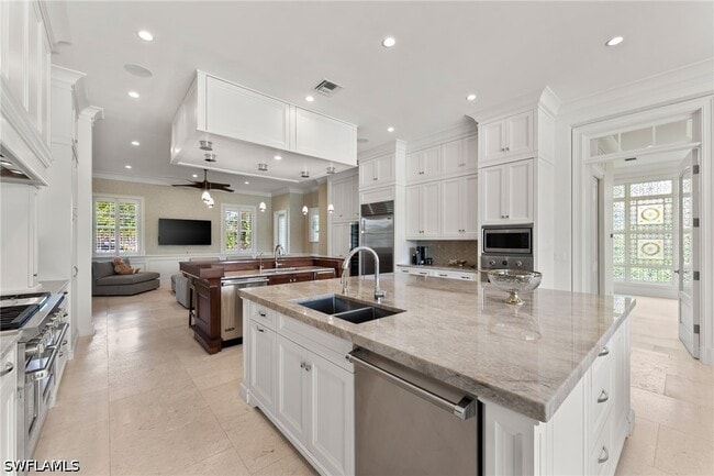 property at 2325 Lantern Ln