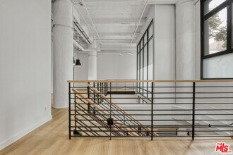 330 W 11th St in Los Angeles, CA - Building Photo - Building Photo