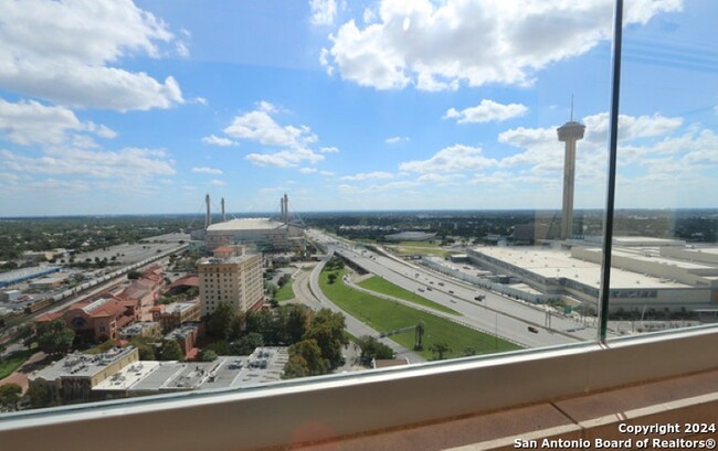 215 Center St in San Antonio, TX - Building Photo - Building Photo