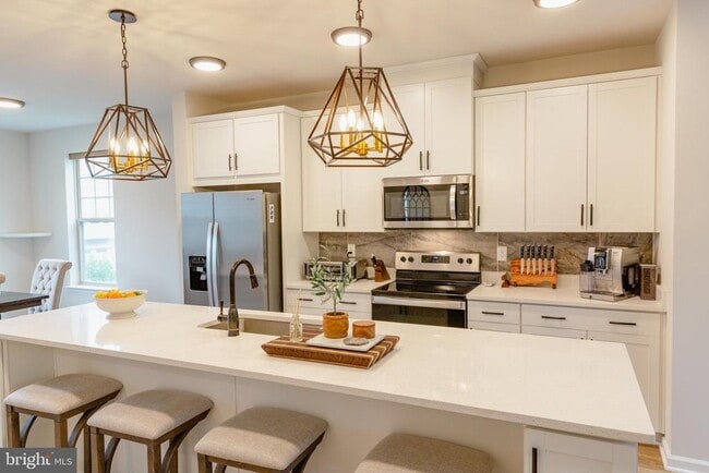 property at 1221 Creek Bank Dr