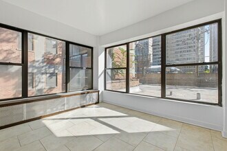 3939 N Pine Grove Ave, Unit 2 in Chicago, IL - Foto de edificio - Building Photo