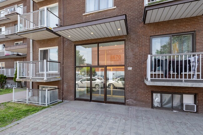 8660 Stuart Av in Montréal, QC - Building Photo - Building Photo