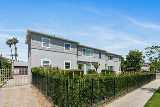 5450 San Vicente in Los Angeles, CA - Building Photo - Building Photo