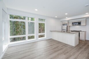 Plaid Apartments in Seattle, WA - Building Photo